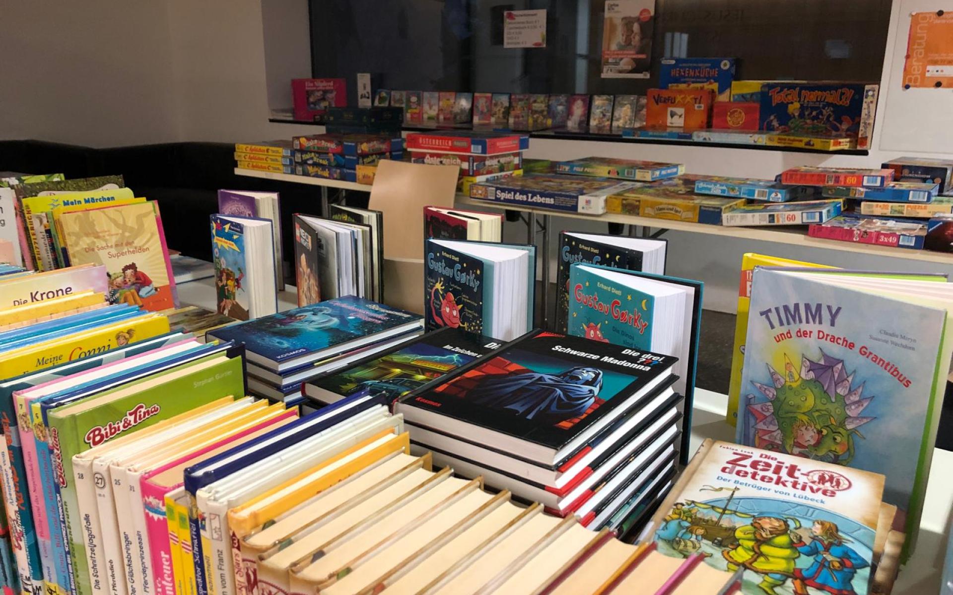 permanenter Buecherflohmarkt in der Bibliothek Mauthausen